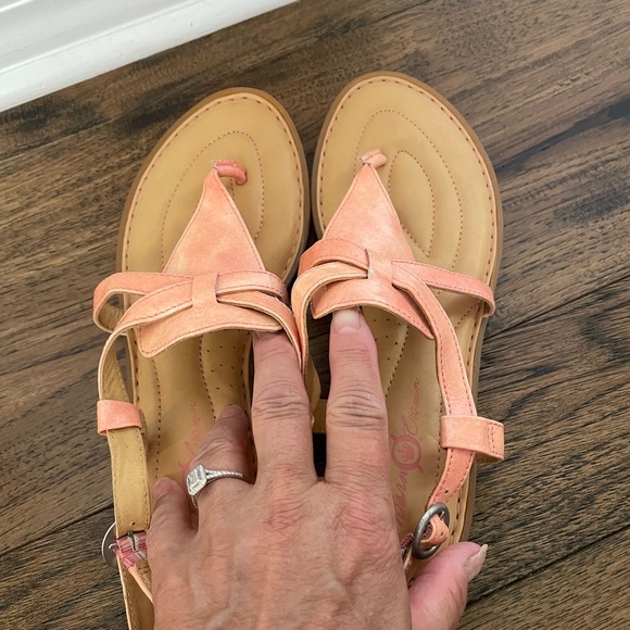 Born Crown Pink sandals - Picture 2 of 9